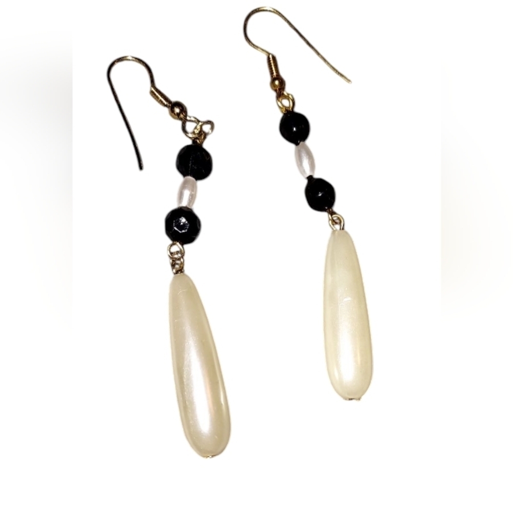 Elegant faux pearl Black and White Beaded Earrings